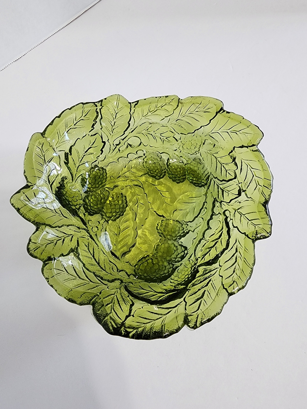 Vintage Indiana Glass Tiara Chantilly Green Berry Bowl 7" Leaf Blackberry